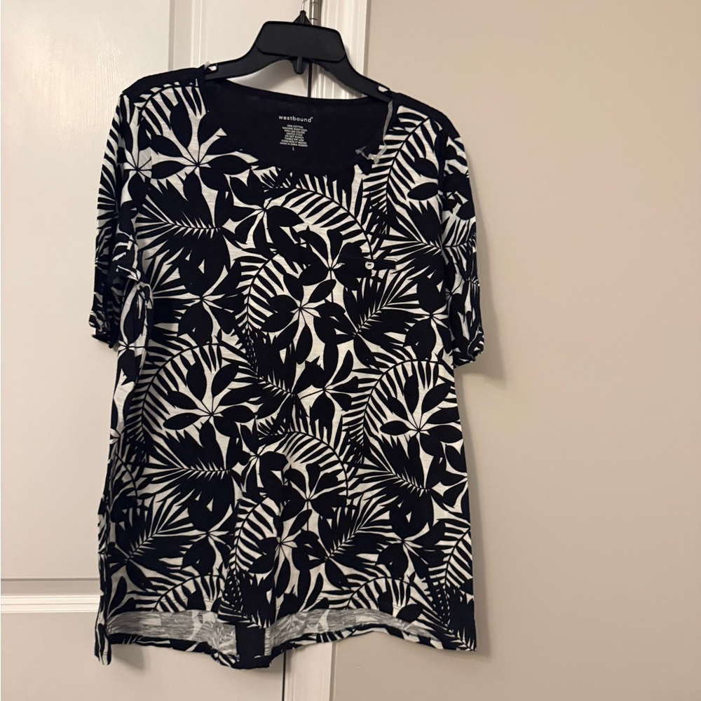 Westbound Black and White Tropical Print Short Sleeve Top